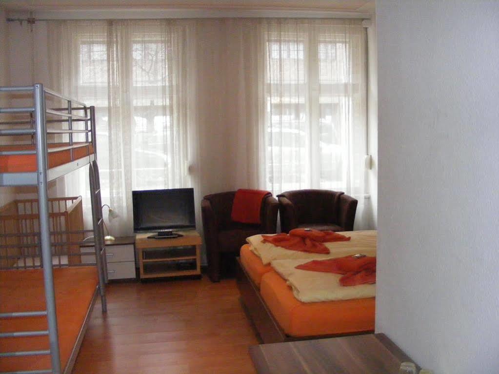 Pension Tempelhof Берлін Екстер'єр фото